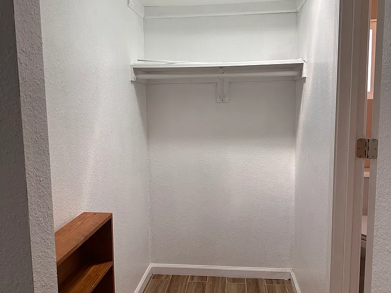255 Edwin Way — Photo 7