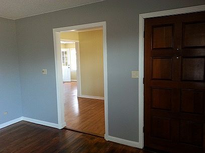 LR looking to kitchen nook