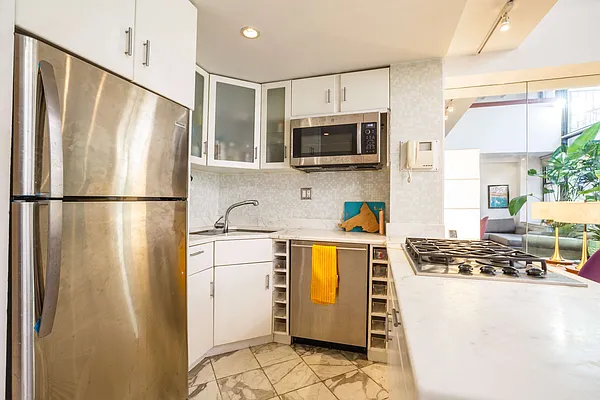 Rented by Up Real Estate Advisors LLC | media 4