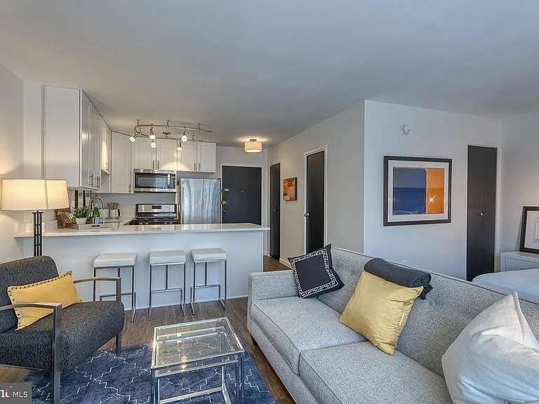 922 24th St NW #208 — Photo 4
