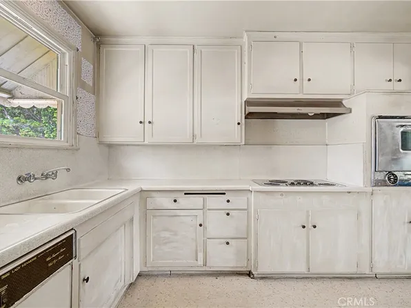 8408 Keokuk Ave, Winnetka, CA 91306