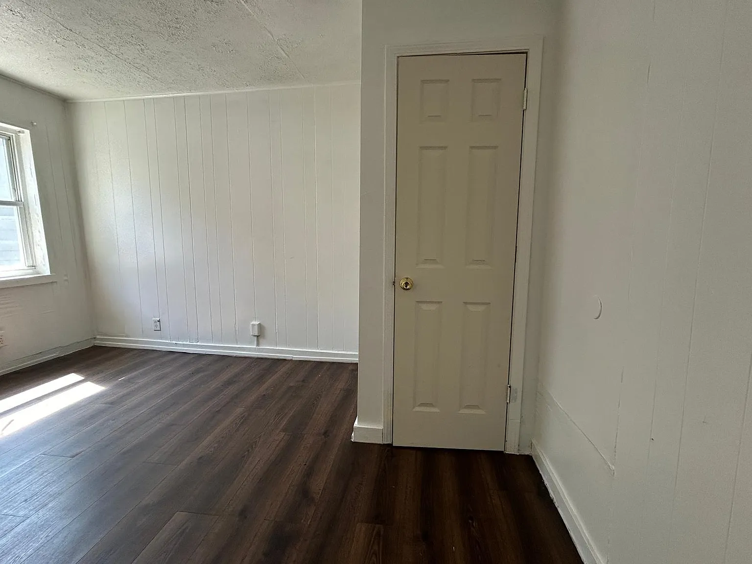 855 Steffen Avenue - 3 — Photo 3