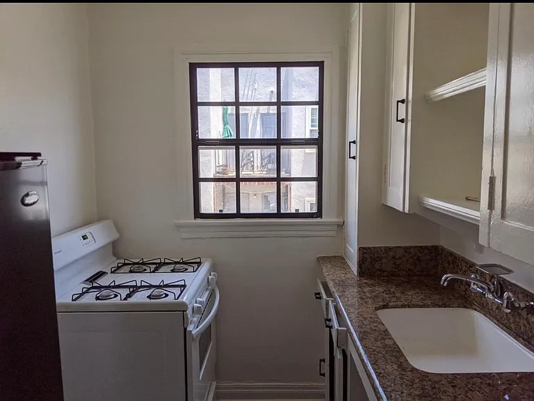 733 N Edinburgh Ave #733 — Photo 3