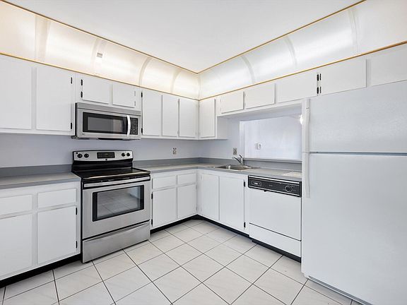 4th image of 621 NW 105th Way