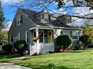 1975 Hampton Rd, Rocky River, OH 44116
