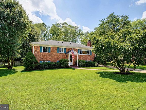 2nd image of 5603 Hereford Ct