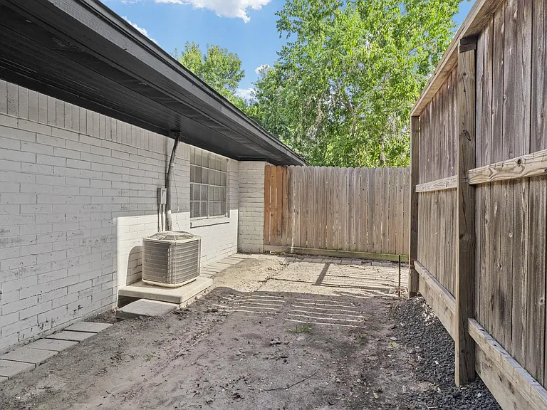1665 Northwood St — Photo 14