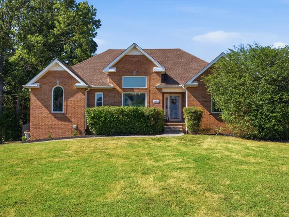 1050 Moncrief Cir, Greenbrier, TN 37073