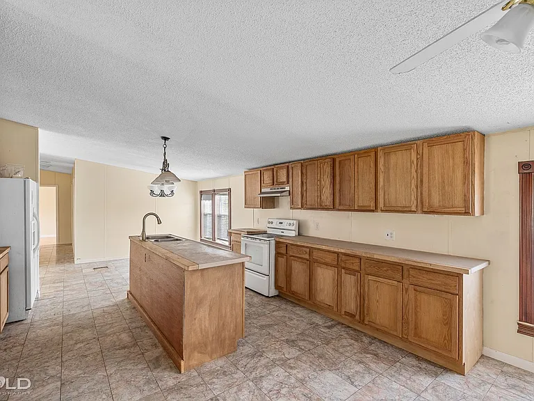 207 Moore St — Photo 11