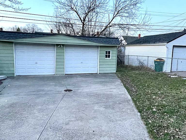 14207 Tabor Ave — Photo 2