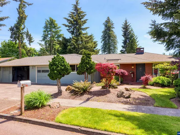 940 E Santiam St, Stayton, OR 97383