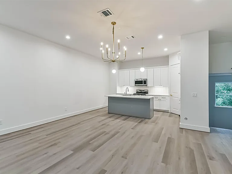 7709 Earl Rudder Way — Photo 9
