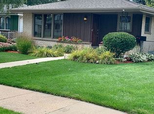927 S 90th St, West Allis, WI 53214
