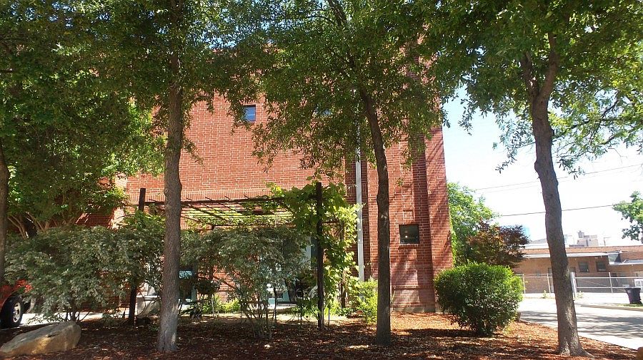 1st image of 815 W Daggett Ave #A