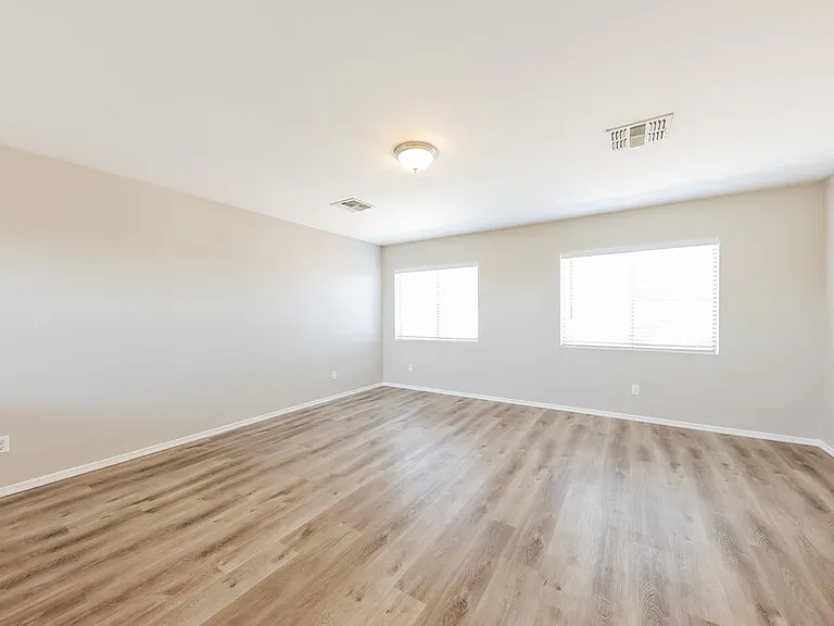 12430 W Valentine Ave — Photo 8