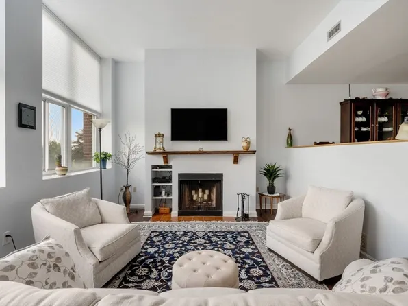 100 Parks St APT 19, Duxbury, MA 02332