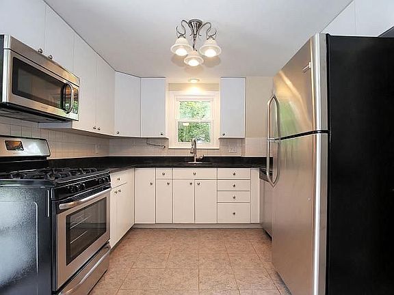 2nd image of 43 Roosevelt Ave