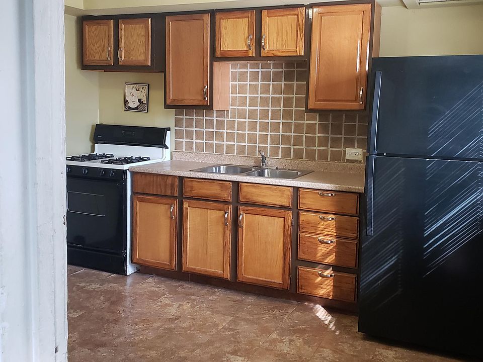 1st image of 32151 Genessee St