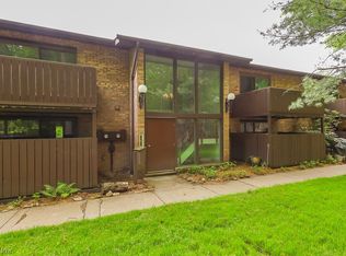 6850 Carriage Hill Dr #D44, Brecksville, OH 44141