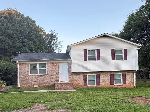 102 Third Day St, Piedmont, SC 29673