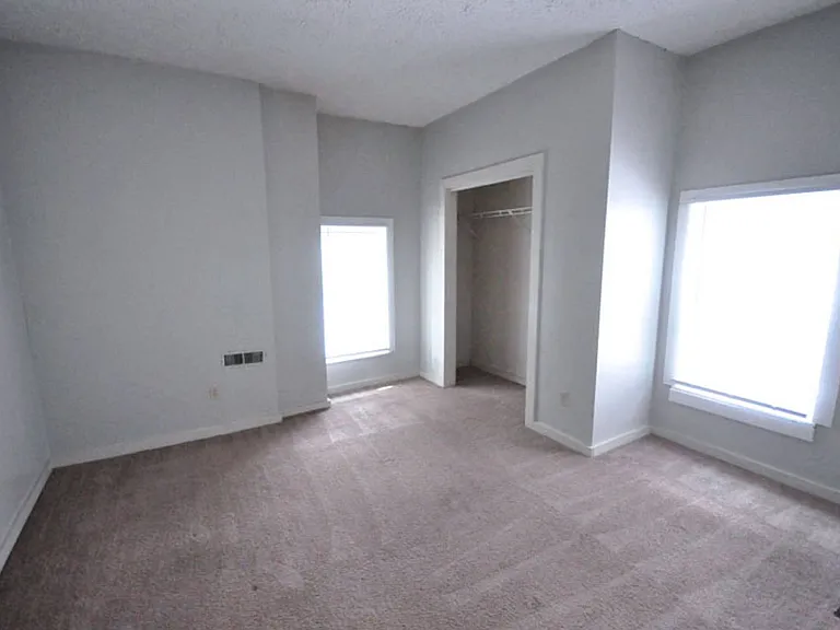 1518 Worthington St #A — Photo 11
