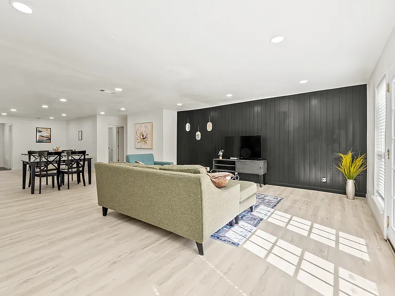 1813 Erwin Pl — Photo 14