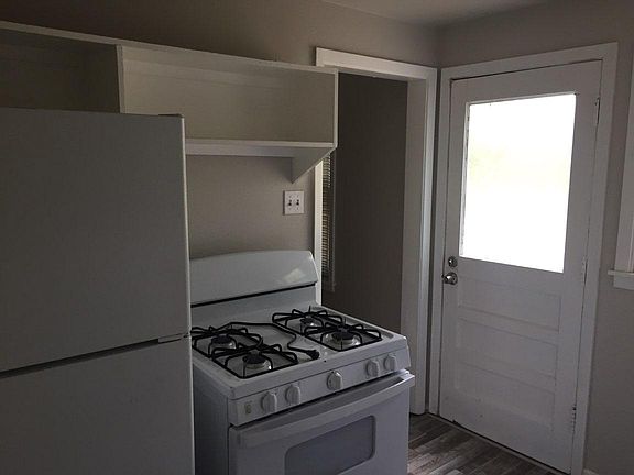 3rd image of 535 Van Brunt Blvd