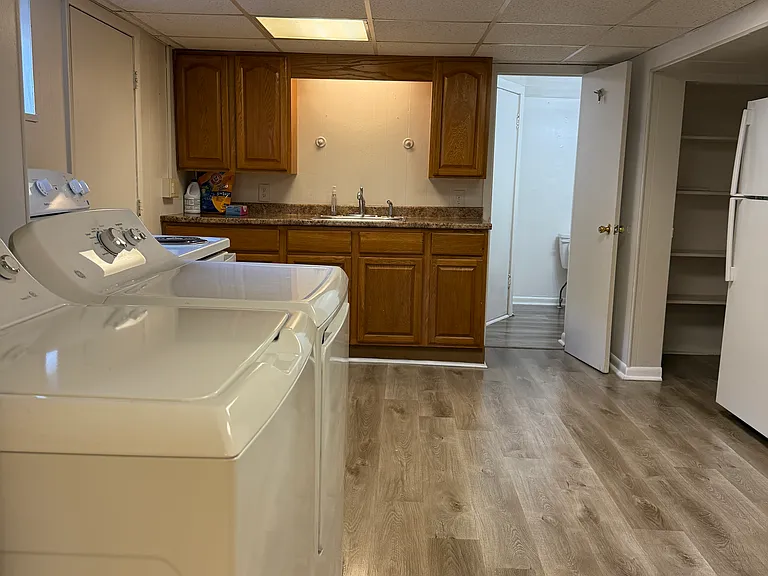 18 Lily St #BASEMENT — Photo 8