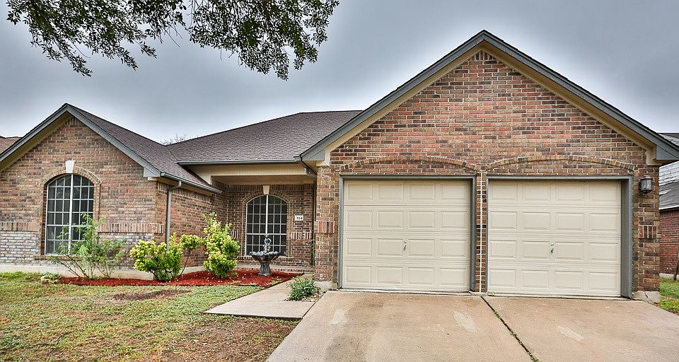 1st image of 704 Canyon Bend Dr