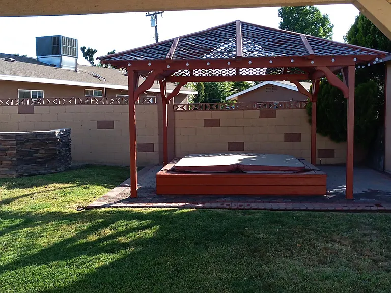 27377 Crossglade Ave — Photo 4