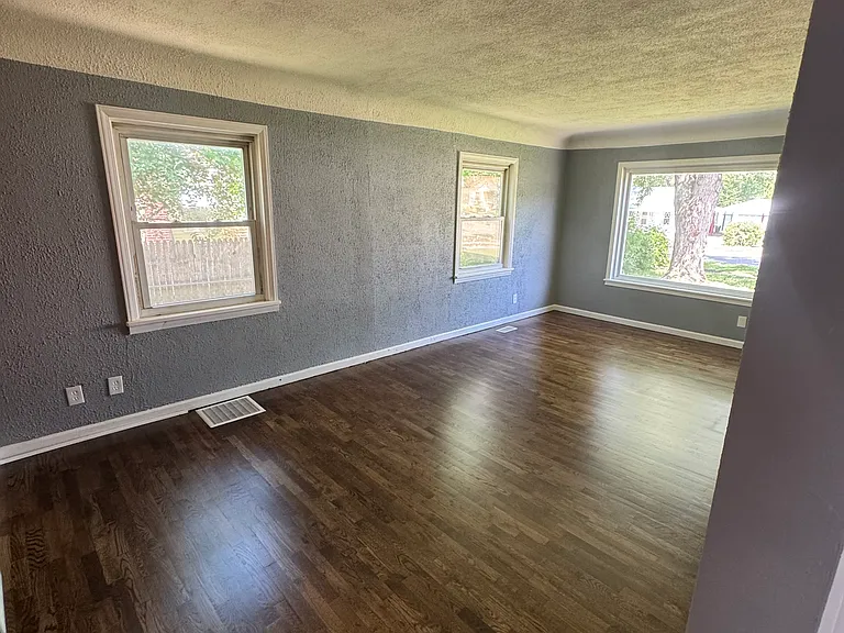 Huggins Ave — Photo 9
