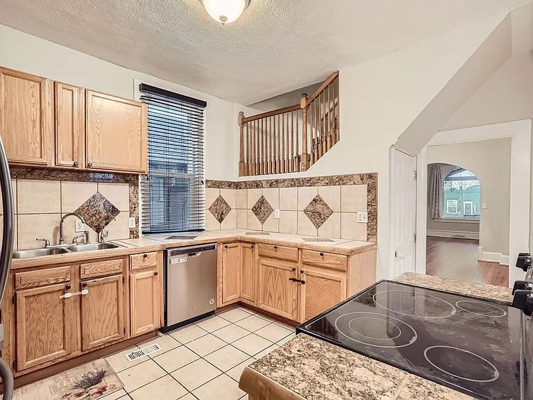 1381 Knox Ct — Photo 6