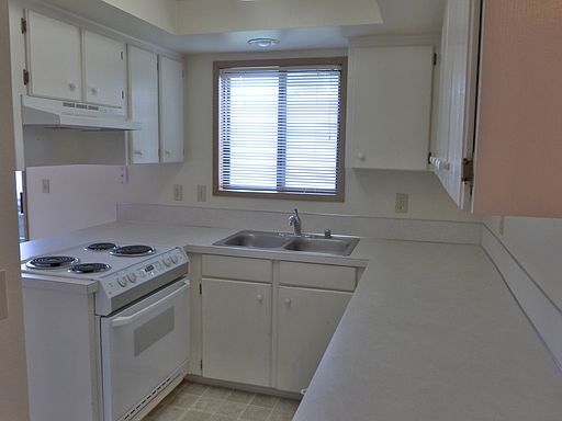 4th image of 3023 NE Whitman Ave
