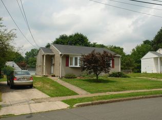 35 Gilmore Rd, Ewing, NJ 08628