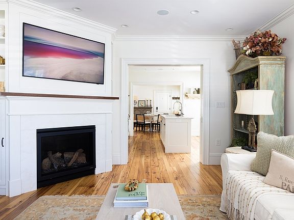 4th image of 110 Berkshire St #1