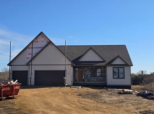 407 Moelter Ln, Hudson, WI 54016