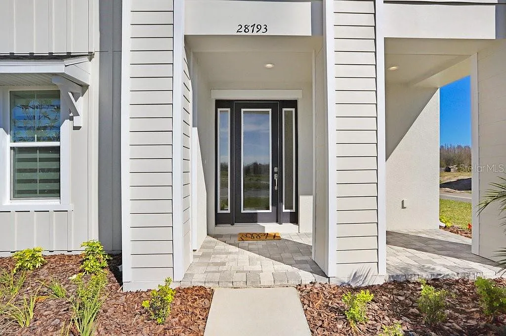 5 bed, 4.0 bath, 2748 sqft, $3,550 — Photo 2
