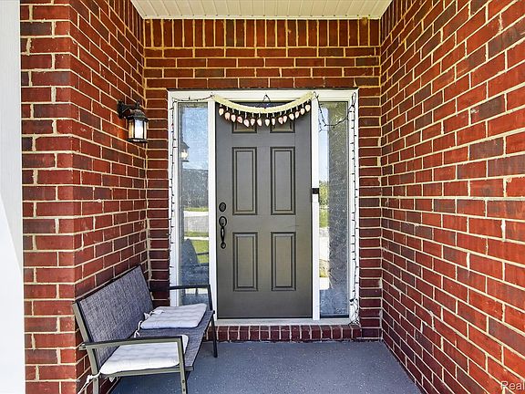 5th image of 58676 Losino Dr