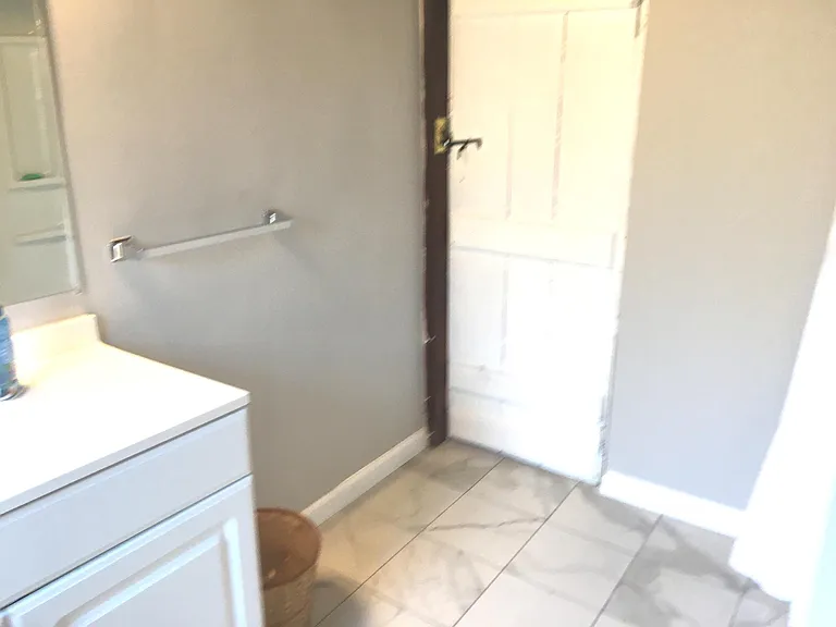 4 Helen Ct — Photo 17