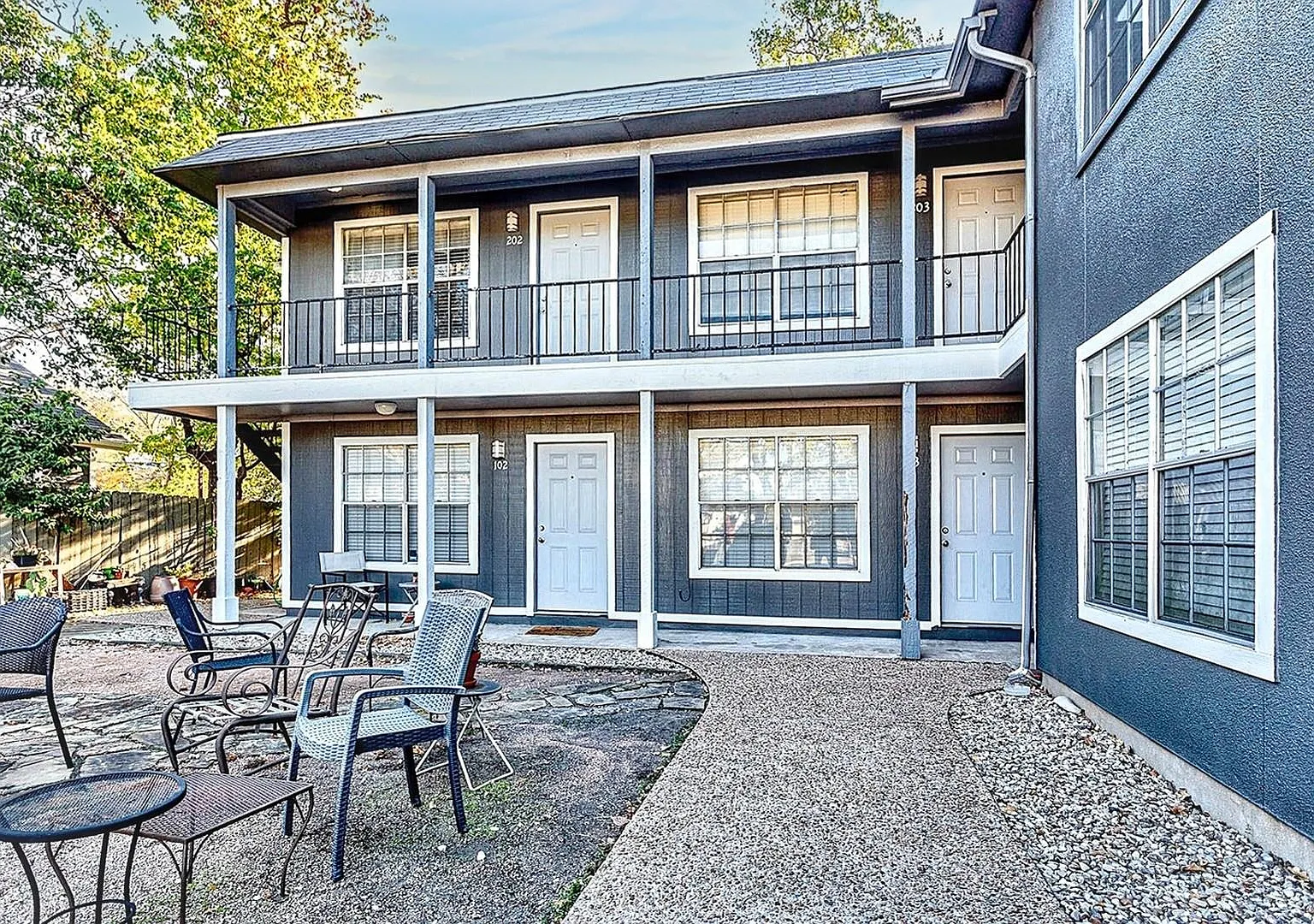 1 bed, 1.0 bath, 560 sqft, $1,200 — Photo 1