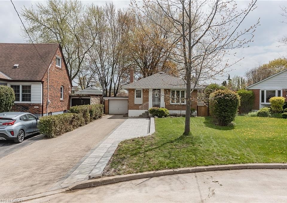 1st image of 32 Christina Cres