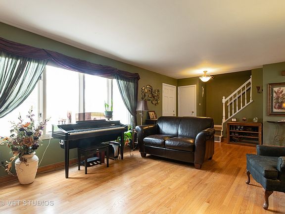 3rd image of 1407 S Cypress Dr