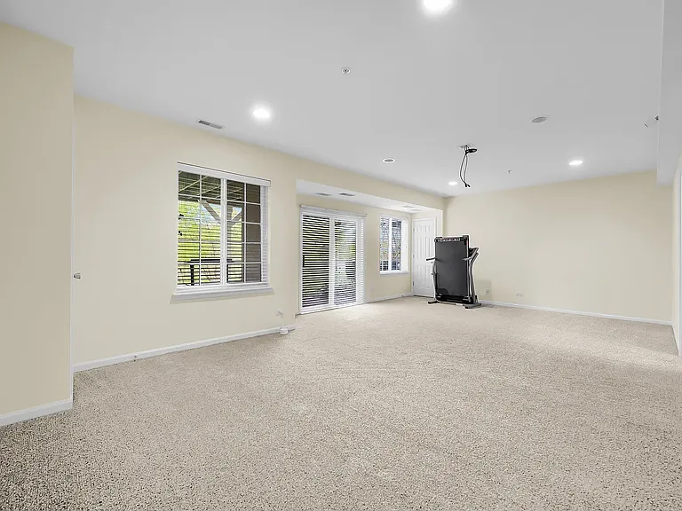 1028 Orchard Pond Ct #1028 — Photo 8