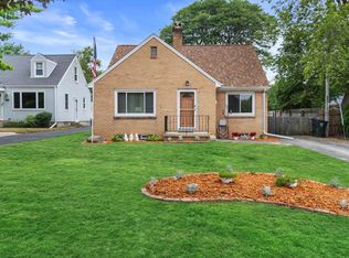 13706 W Meadow LANE, New Berlin, WI 53151