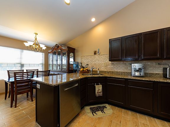 3rd image of 18 Sierra Ct