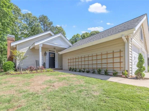 1526 Woodland Ct, Gainesville, GA 30501