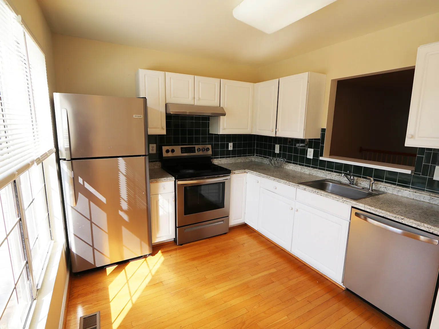 3 bed, 2.5 bath, 1696 sqft, $2,850 — Photo 4