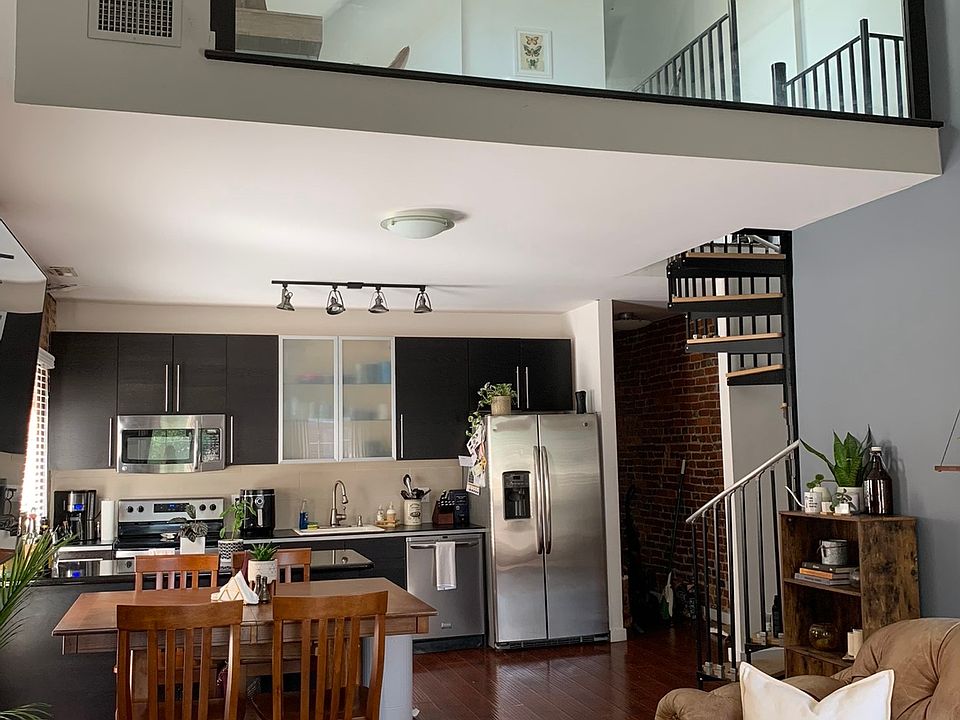 1st image of 874 Oak St APT C