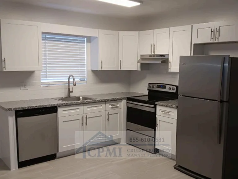 Ocean House - 360 Fiesta Ave Jupiter, FL 33469 — Photo 11