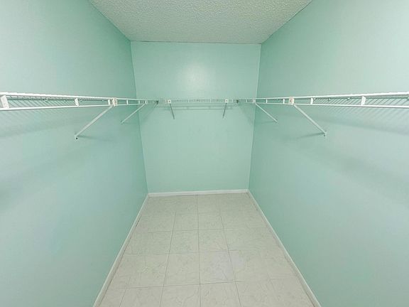 5th image of 421 NE 38th St